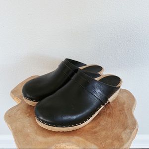 Swedish Hasbeens Swedish Husband black clogs.
